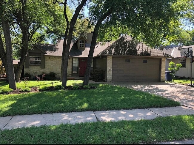 Building Photo - 2811 Crownspoint Dr