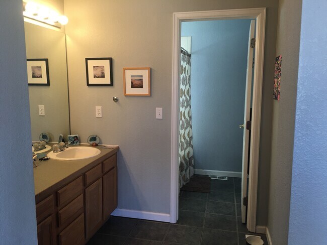 Photo - 1527 Haymarket St