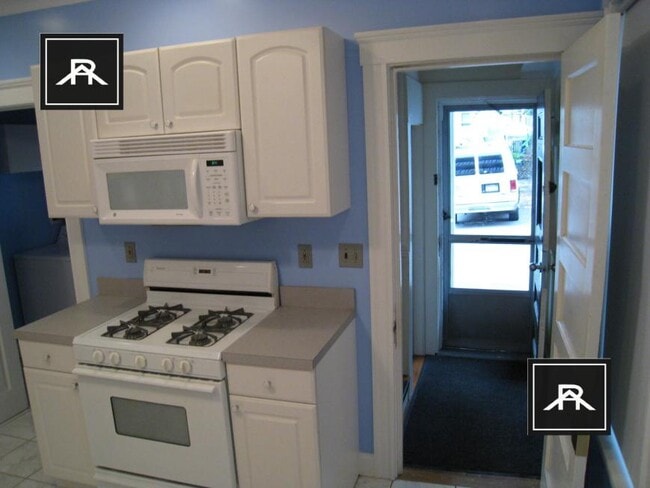 Building Photo - 3 bedroom in Brighton MA 02135 Unit 1