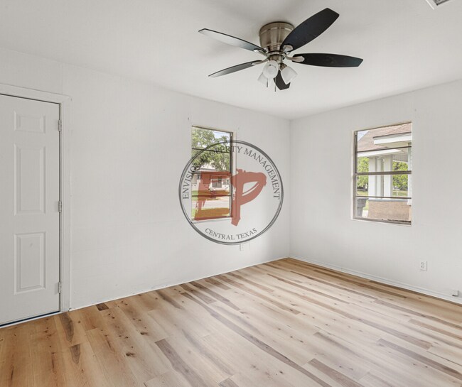 Photo - 1920 Lyle Ave