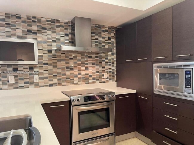Building Photo - 250 Sunny Isles Blvd Rental