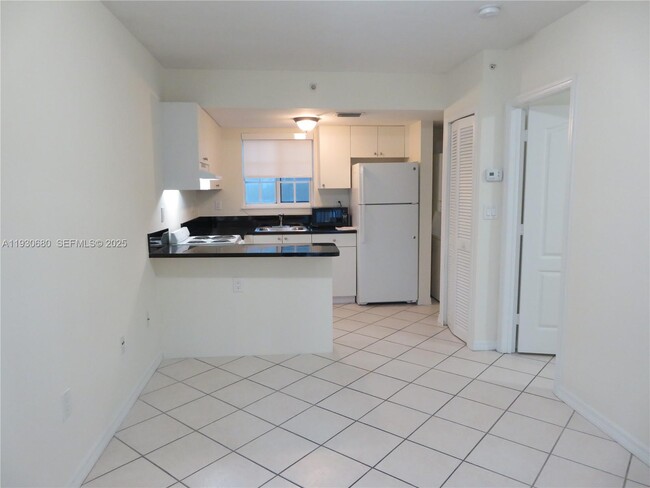 Building Photo - 3090 Bird Ave Unit 203