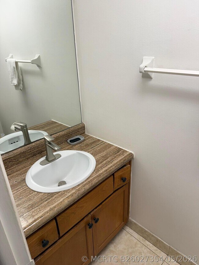 Photo - 3720 Inverrary Dr Unit 1f