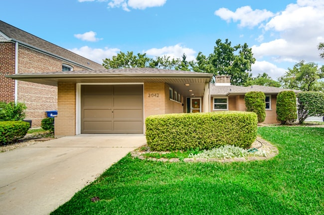 Photo - 2042 Spruce Rd House