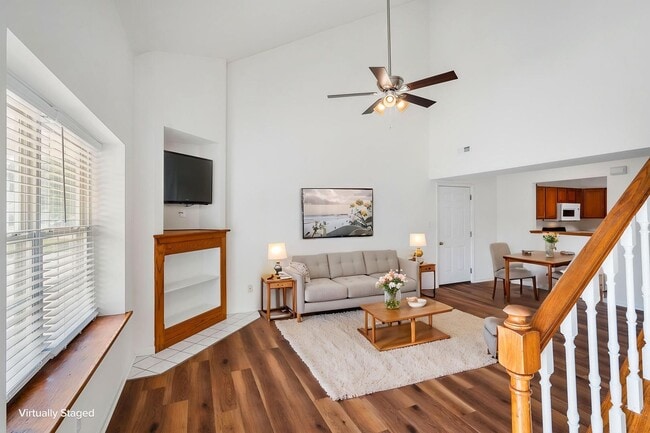 Photo - 1725-1727 Louise Cir.
