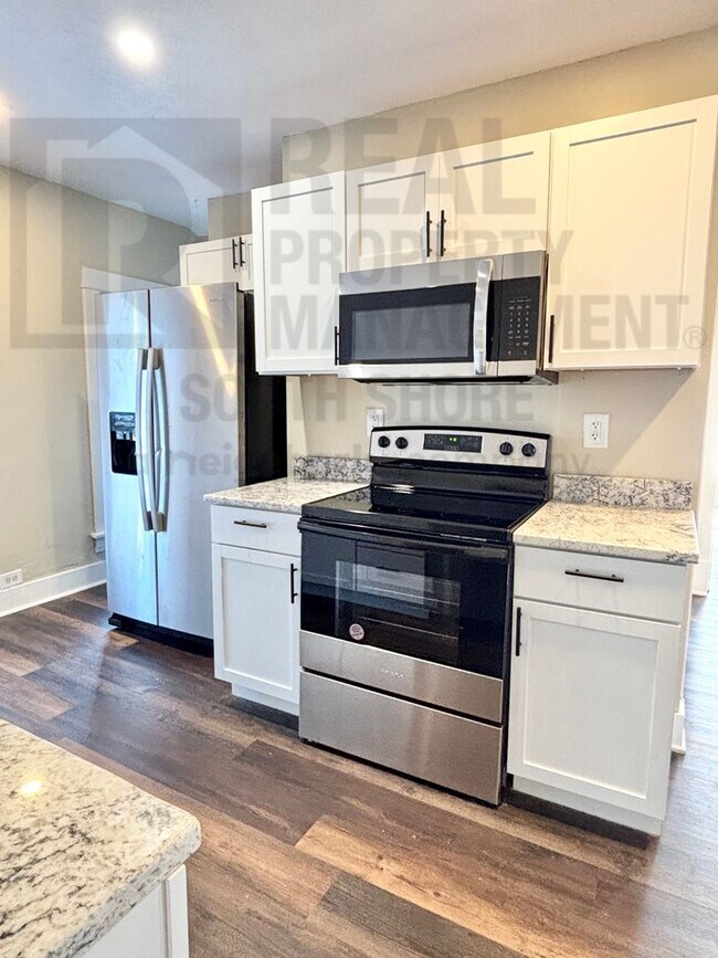 1204 Manhattan St Unit 1 (upper)