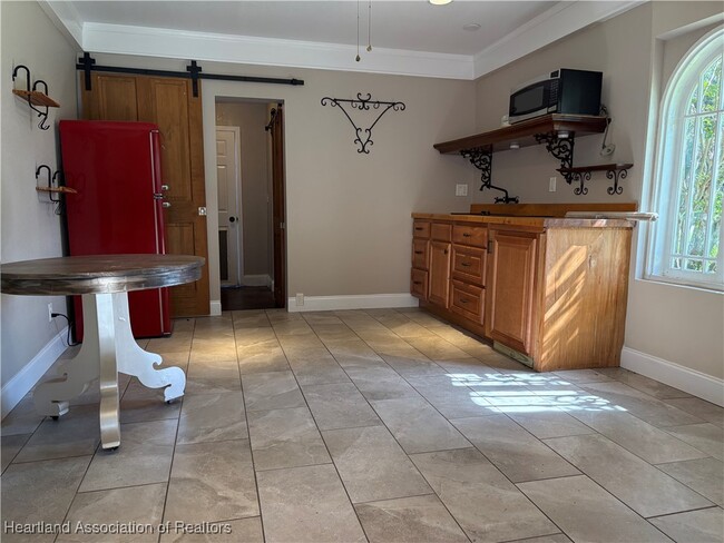 Photo - 2650 Lakeview Dr