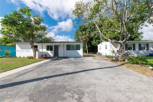 Building Photo - 1167 NW 9th Ave