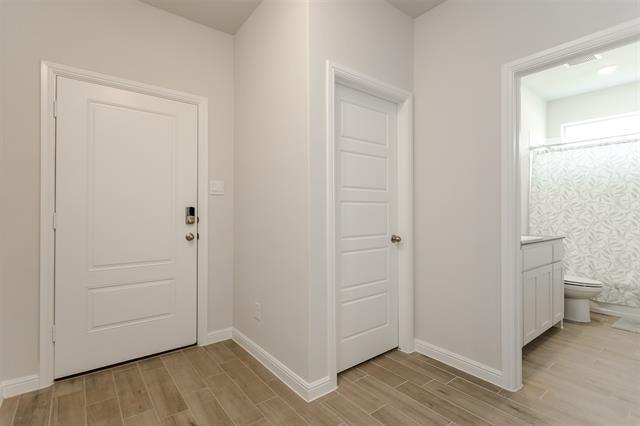 Photo - 960 Traction Trl