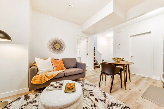 Photo - 15809-15897 97 Ave NW Unit ID1308606P