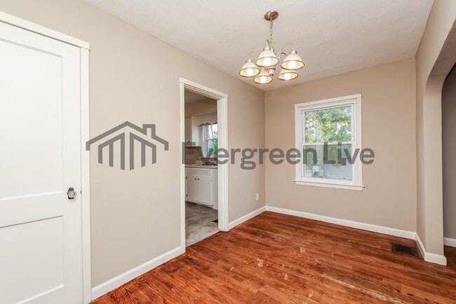 Photo - 4263 Woodcliffe Ave