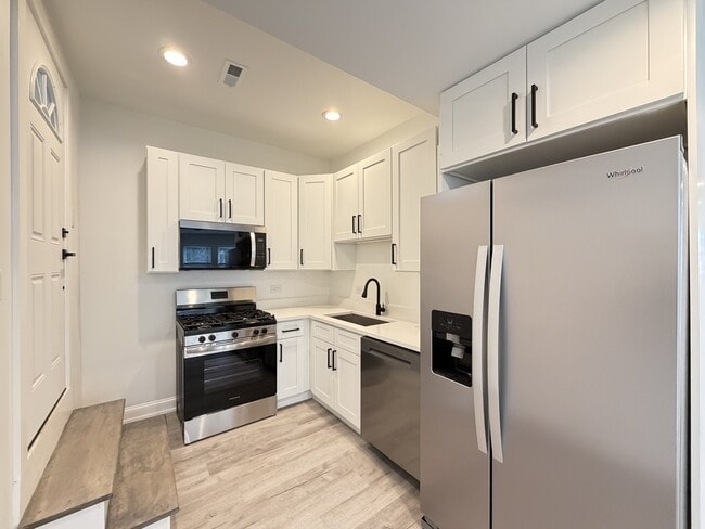 Photo - 3759 N Kimball Ave Unidad 6H