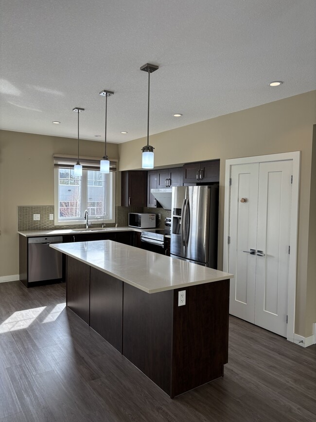 Photo - 1023-1173 173 St SW