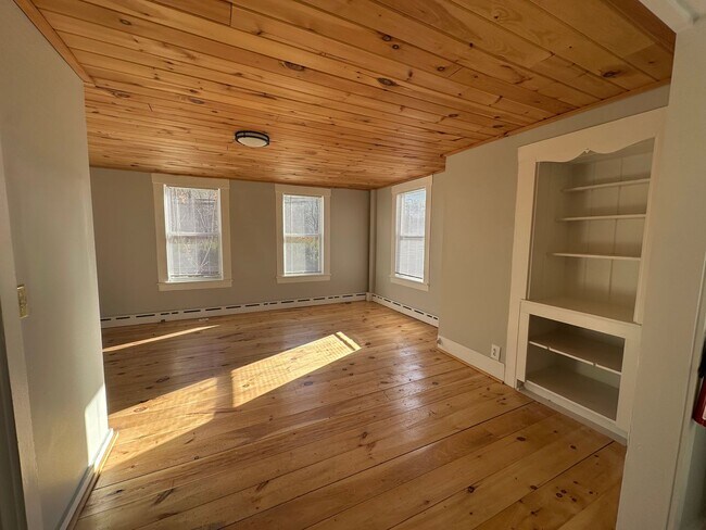 196 N Main St Unit B