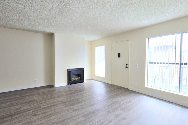 Photo - 1402 N Alta Vista Blvd
