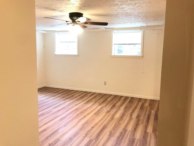 Living room - 310 Romany Rd Unit 305