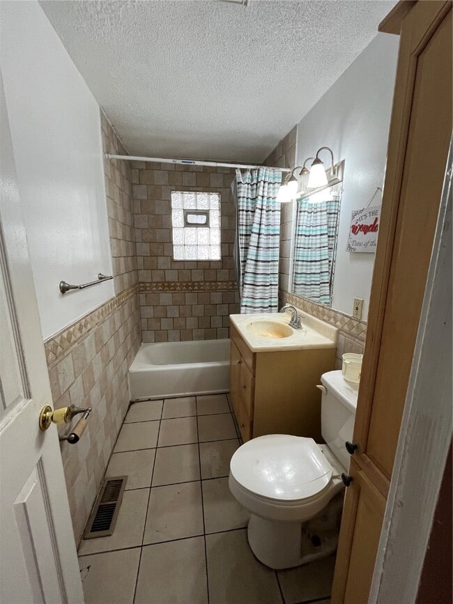 Photo - 1705 Derhake Rd