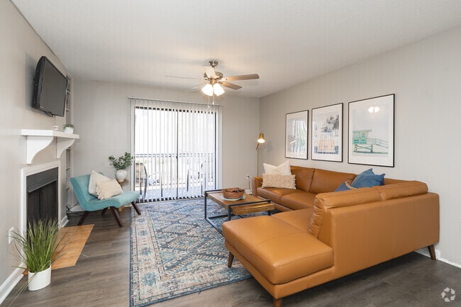 1BR, 1BA - 900SF - Living Room