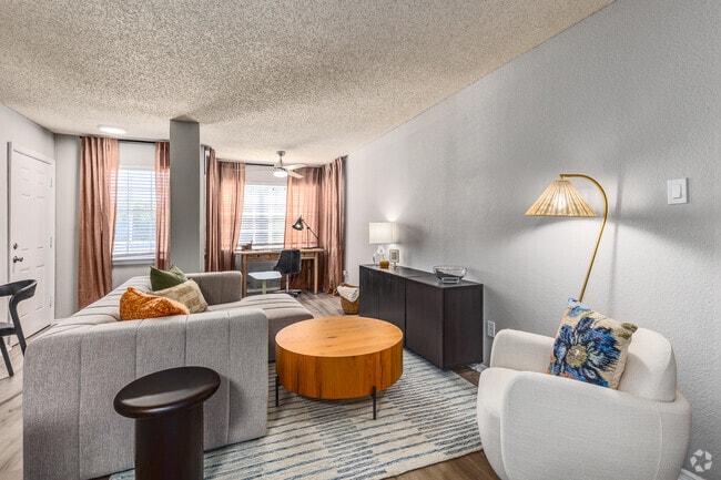 2BR, 2BA - 988SF - Living Room