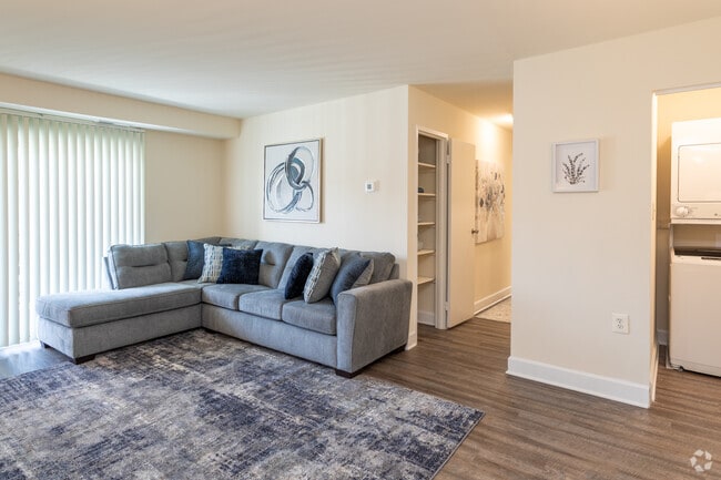 2BR, 1.5BA - 1,215SF -Livingroom