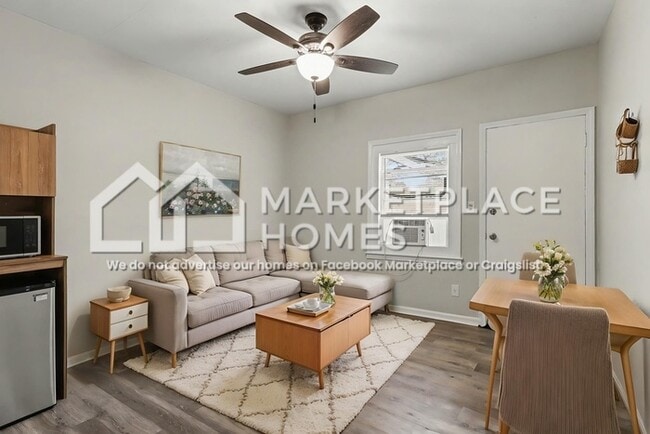 Photo - 876 Custer St