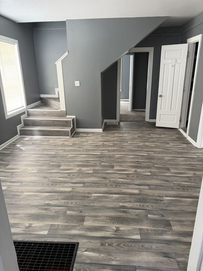 Photo - Large 5BR/2Ba House- Close to U of L Leasing Special- sign lease by 6/15/2026 and second month is...