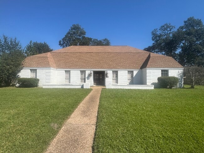 Photo - 2700 Country Club Dr