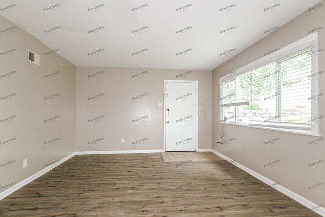 Photo - 18 Brightwell Ct