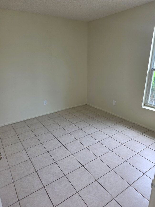 Photo - 3/2 DUPLEX
