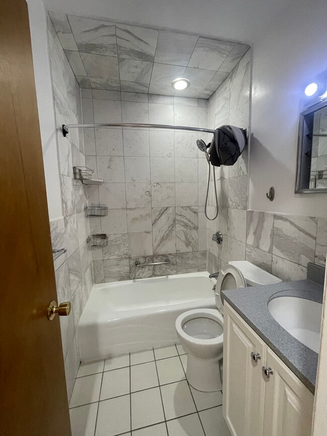 Building Photo - 18 Dean Rd Unit 3A Rental