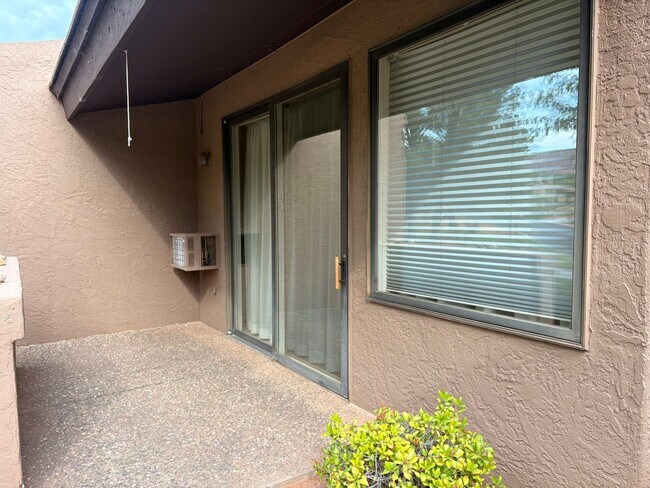 21 Red River Rd