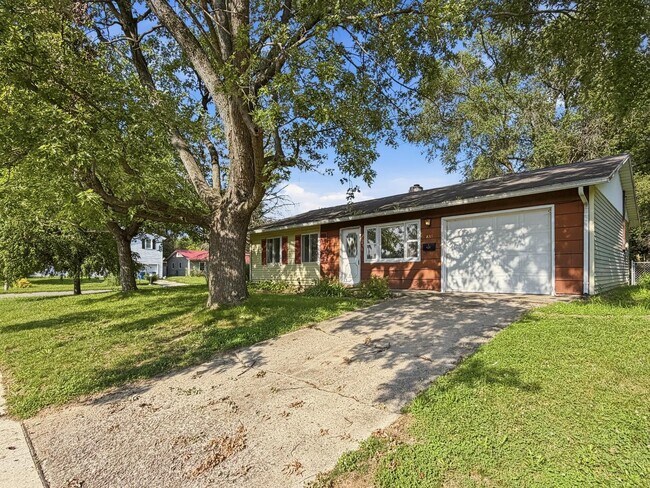 Photo - 836 Eastmont Dr