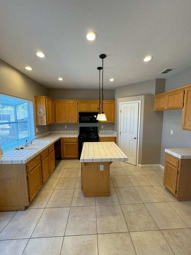 4904 Brittany Ct
