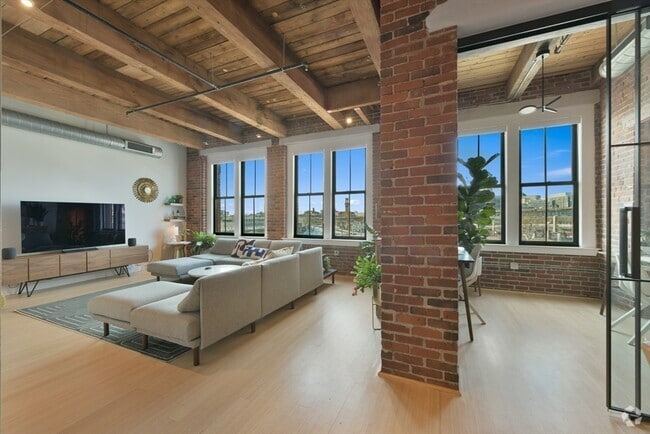 Building Photo - 9 W Broadway Unit 410 Rental