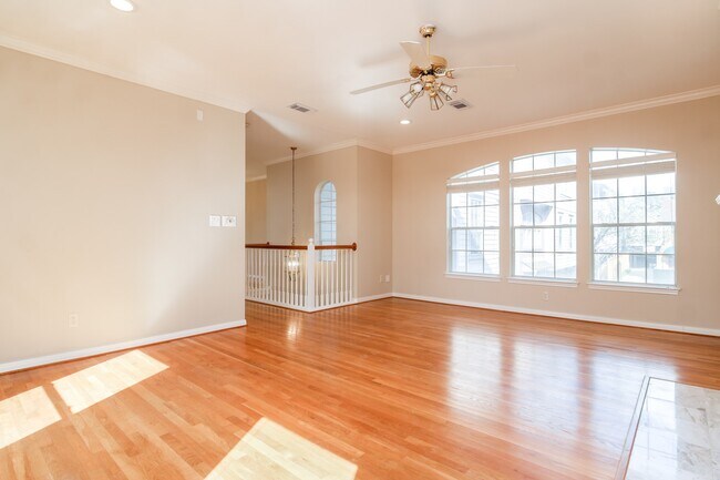 Photo - 1414 Crocker St