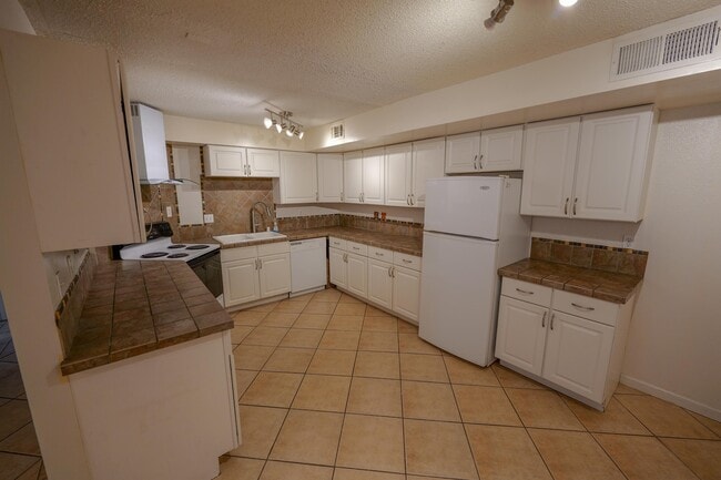 Photo - 3833 Montgomery Blvd NE