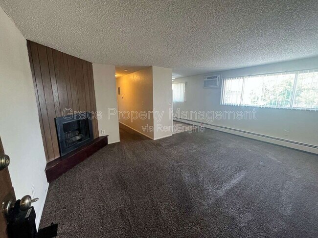 Photo - 7091 Hooker St