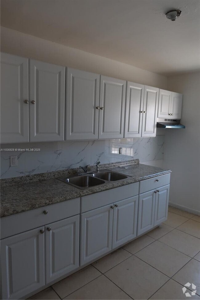 Building Photo - 4100 Palm Ave Unit 15 Rental