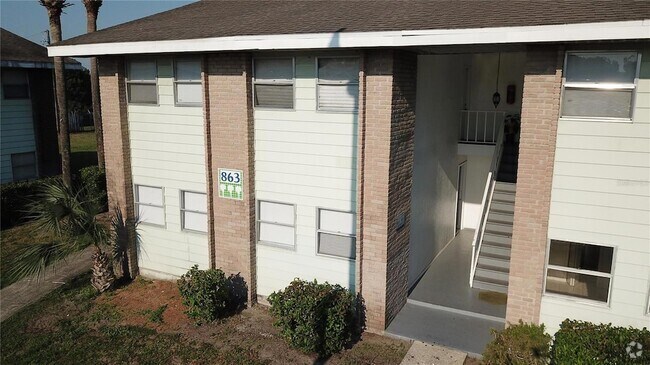 Building Photo - 863 Sky Lake Cir Unit A Rental