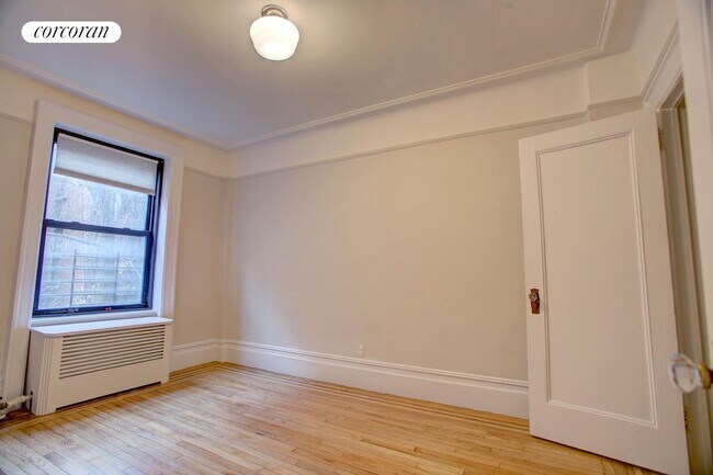 Photo - 158 W 81st St