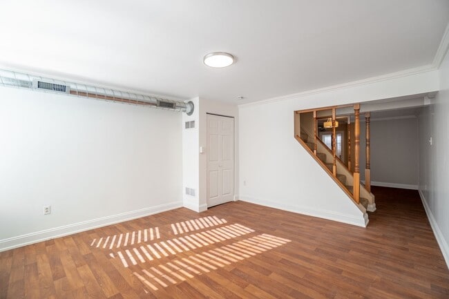 Photo - Beautiful luxury and spacious 4 bed home i...