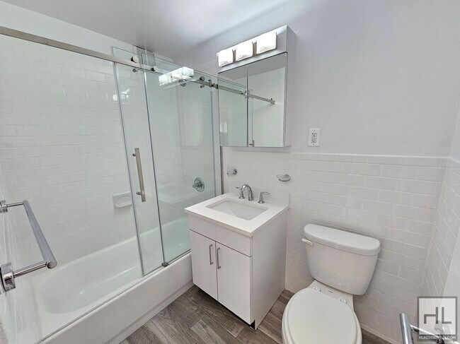 Photo - 5 AVENUE Unit 17E