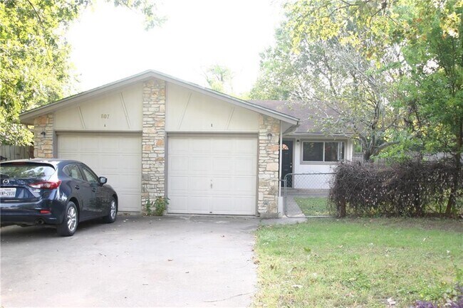 Building Photo - 807 Plumpton Dr Rental