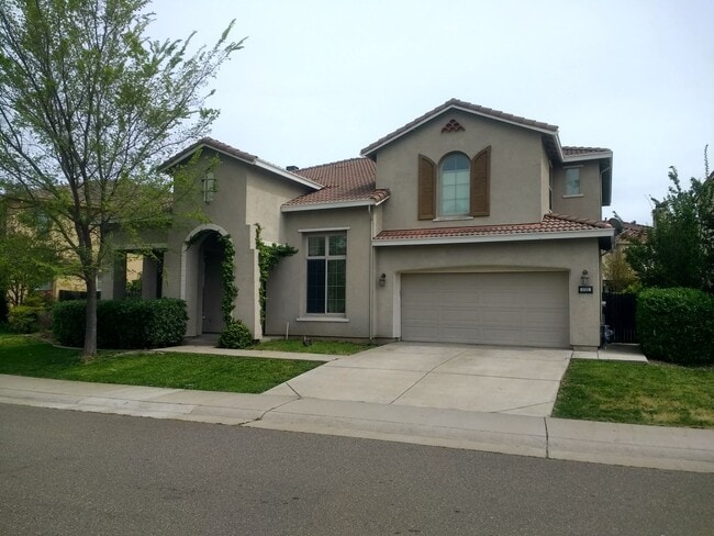 Photo - Excellent Elk Grove Location, Spacious 4 bedroom home with office, sitting parlor, and large kitchen