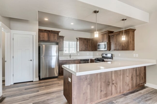 Newer 3 Bed Town Home - Provo's South East... - Newer 3 Bed Town Home - Provo's South East...