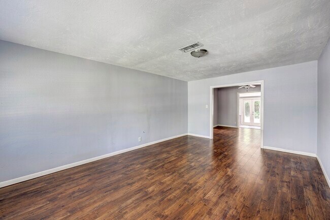 Building Photo - 126 Pamellia Dr Rental