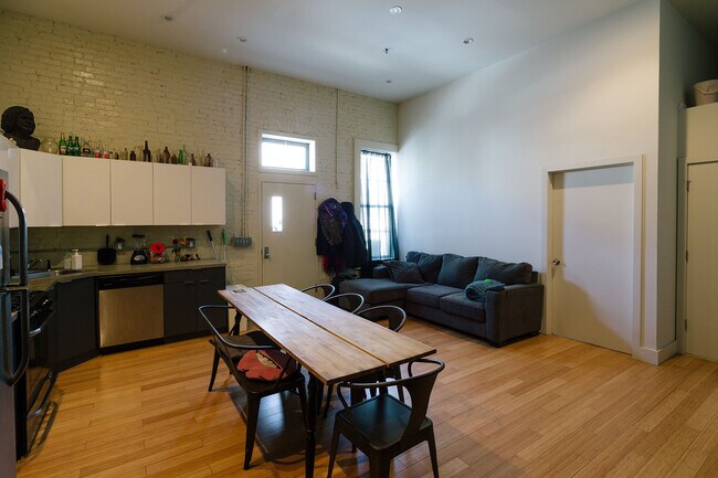 Photo - 716 Knickerbocker Ave Unit 1R