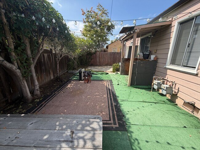 11294 Utopia Ave