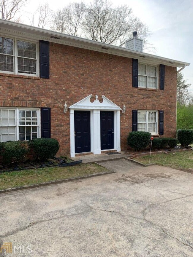 Building Photo - 74 Mt Moriah Rd Unit 2C