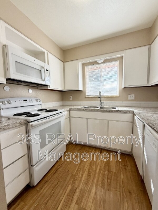 Photo - 1434 E 16th St